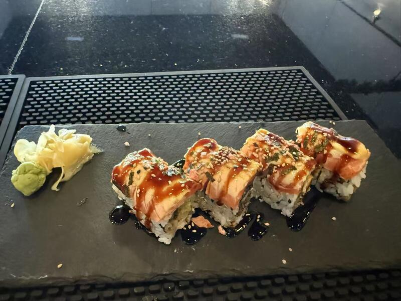 *Hollywood Roll